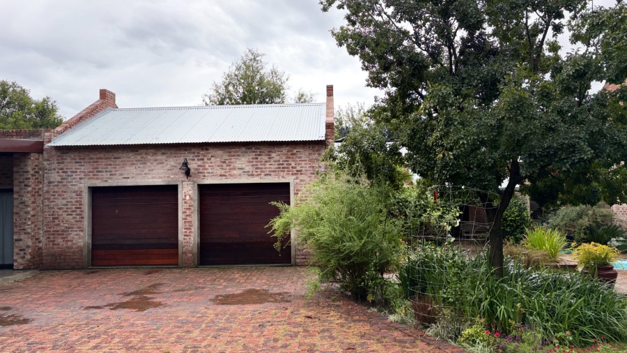 4 Bedroom Property for Sale in Viljoenskroon Rural Free State